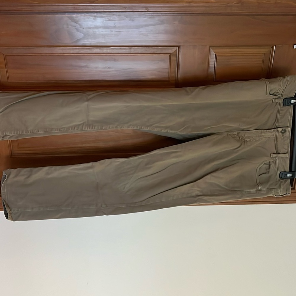 Men’s tan American Eagle slim 34x30 khakis